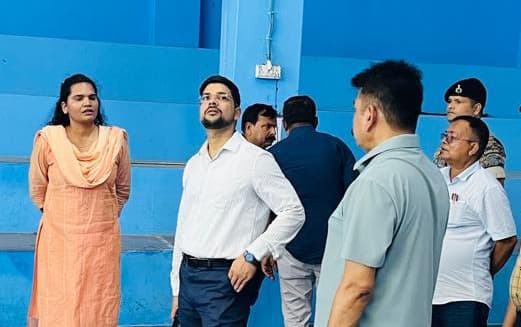 बगैर वैध पहचान पत्र के इंडोर स्टेडियम में प्रवेश करने की अनुमति नहीं