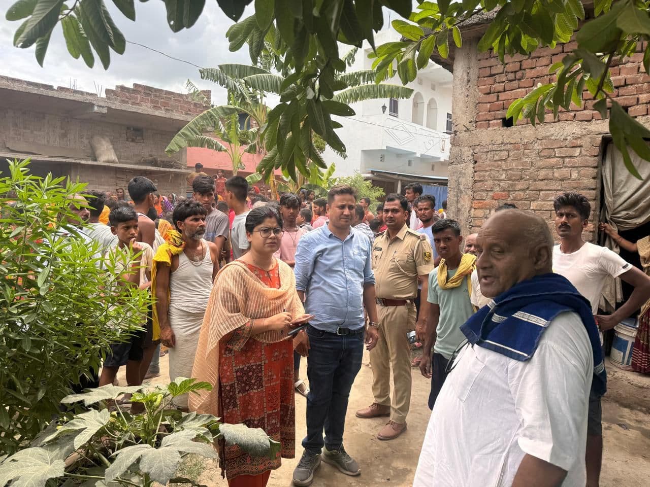 चाचा को बचाने कुएं में कूदे दो भतीजे, तीनों की मौत