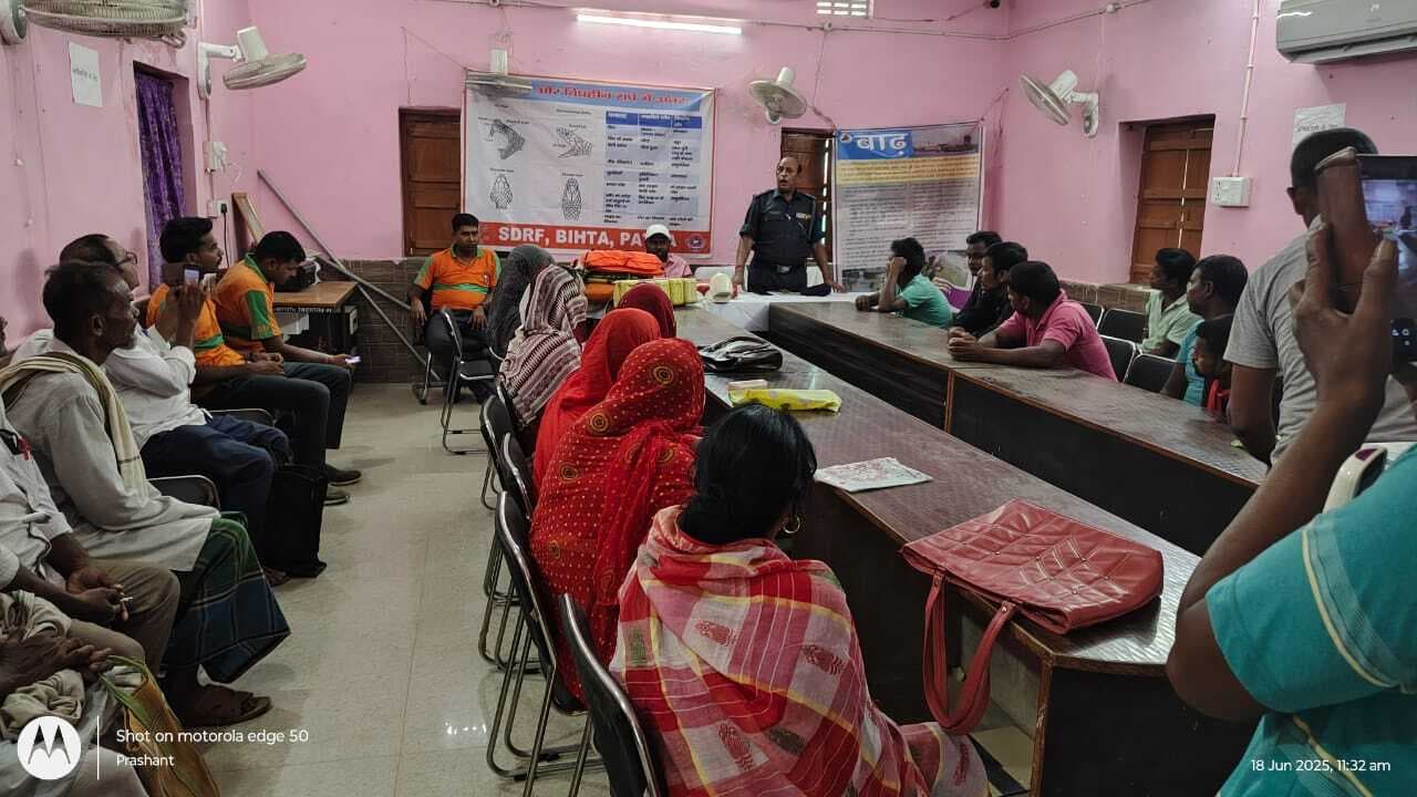 बाढ़ आपदा से बचाव को लेकर दिया प्रशिक्षण