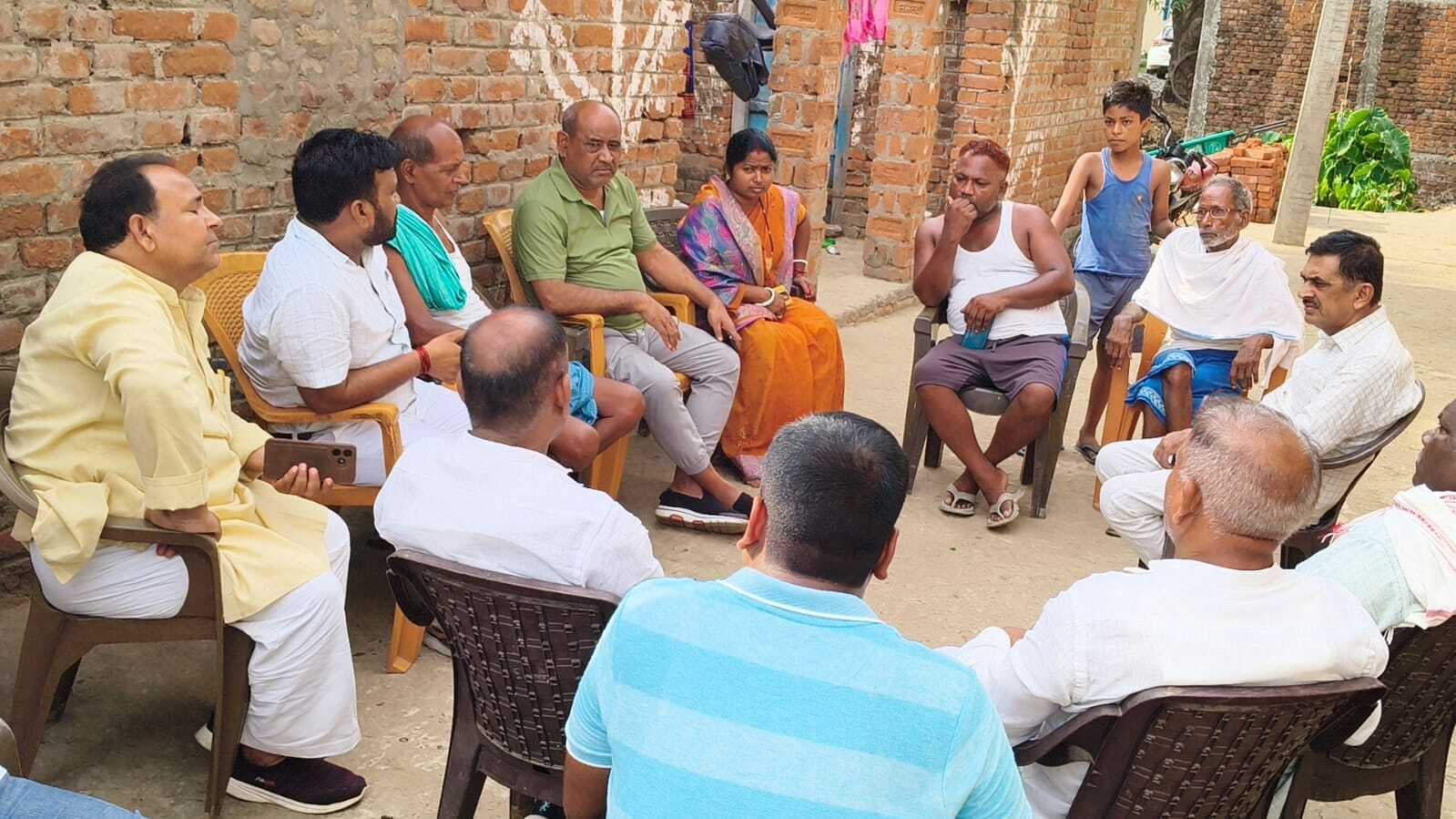 राजद के प्रतिनिधिमंडल ने वार्ड पार्षद के घर जाकर दिया सांत्वना