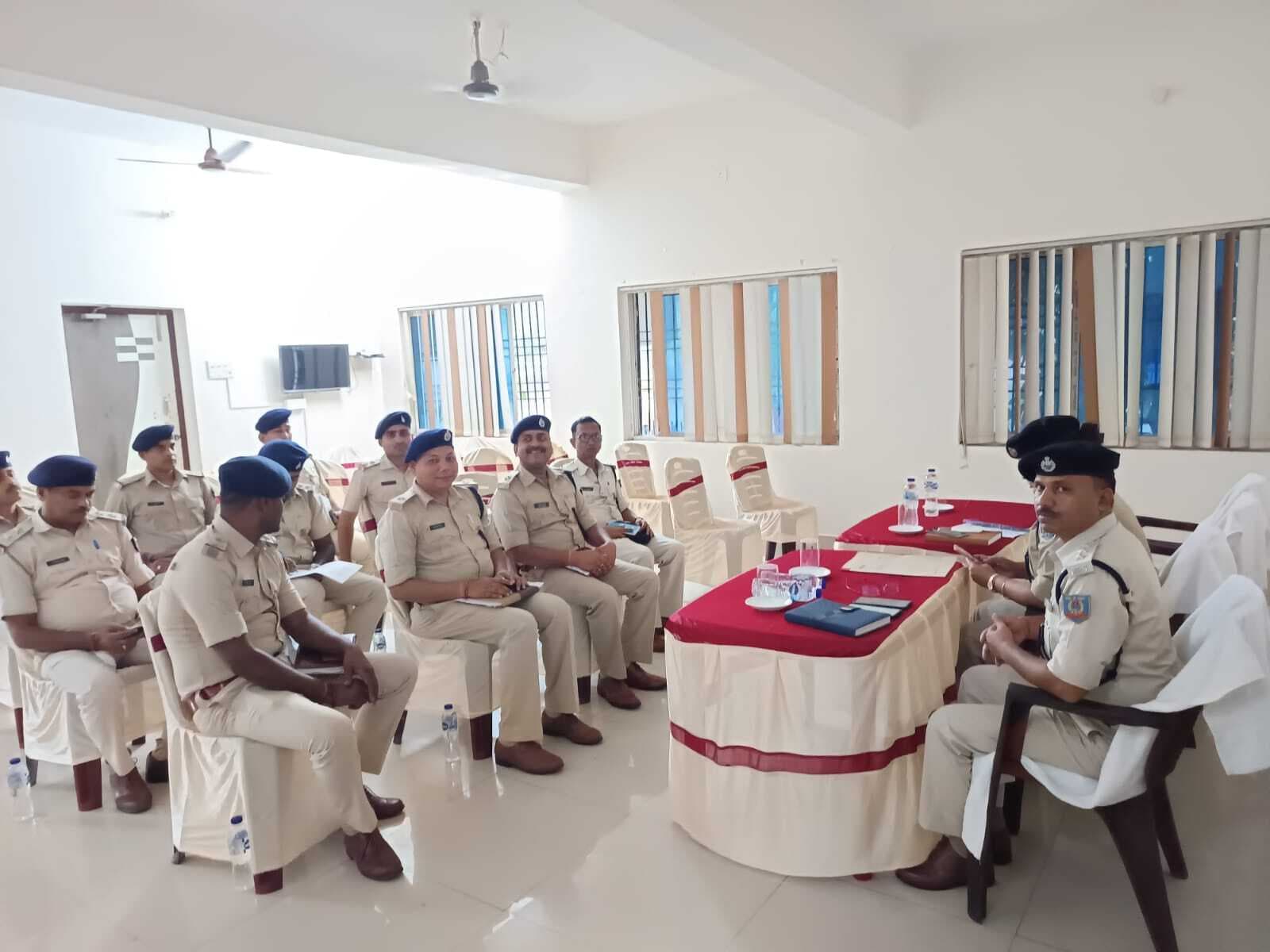 विधानसभा चुनाव को लेकर अंतरराज्यीय पुलिस की मंदार में हुई बैठक