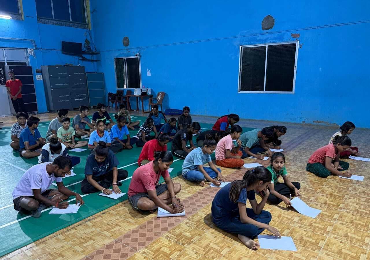 पेंटिंग व निबंध प्रतियोगिता में बच्चों ने बढ़ चढ़कर लिया भाग