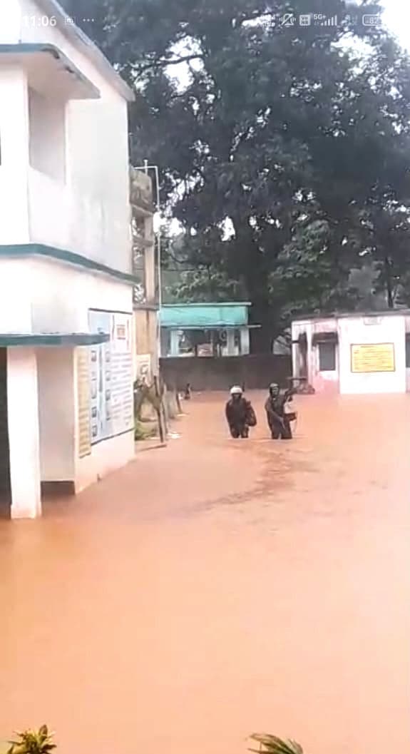 बारिश से स्कूल परिसर में जल-जमाव