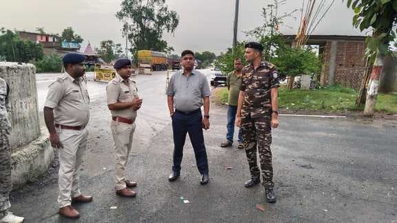 एसपी ने किया पोड़ैयाहाट थाना का निरीक्षण