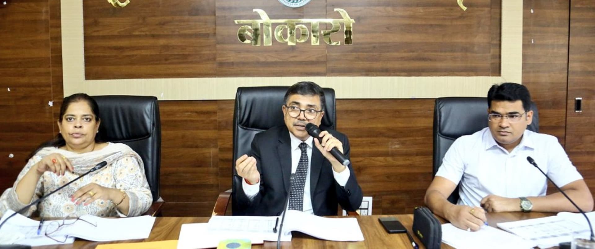 Bokaro News : समर्पण व समन्वय बनाकर पदाधिकारी करें कार्य : डीसी