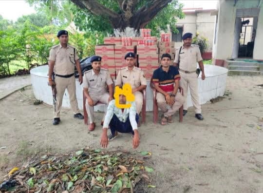 कार से 635 लीटर विदेशी शराब जब्त