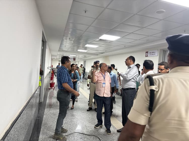 Patna News : पीएमसीएच में 30 तक इमरजेंसी नये भवन में होगी शिफ्ट, दो एंबुलेंसों की होगी खरीद