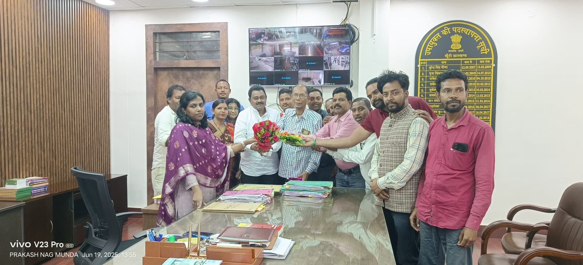 बिचना पुल निर्माण की मांग को लेकर डीसी, एसपी से मिले झामुमो नेता