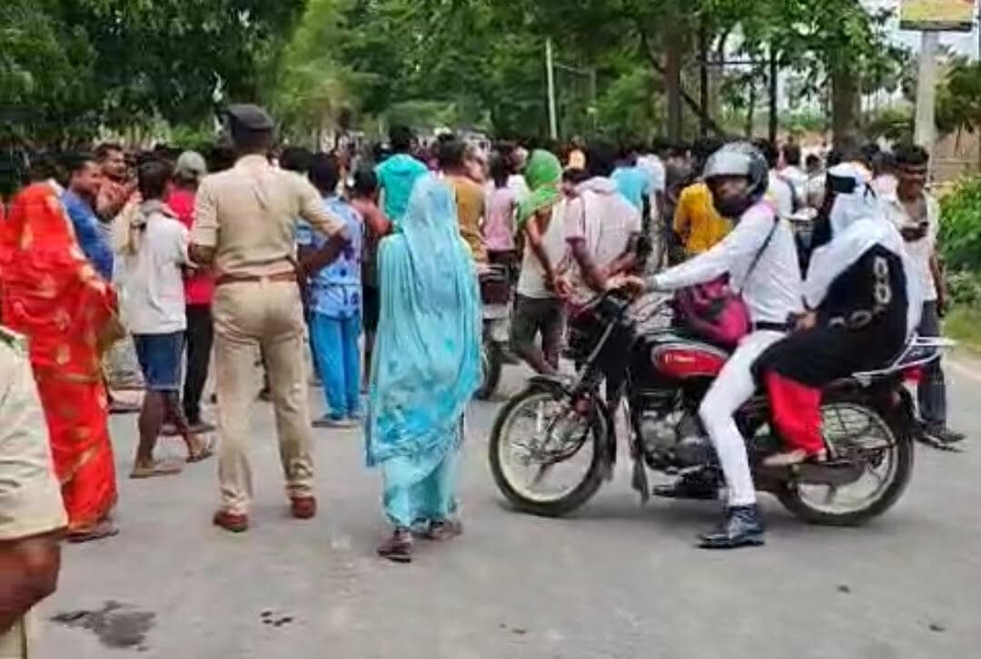 Samastipur : भगवतपुर में पानी के लिए सड़क पर उतरे लोग