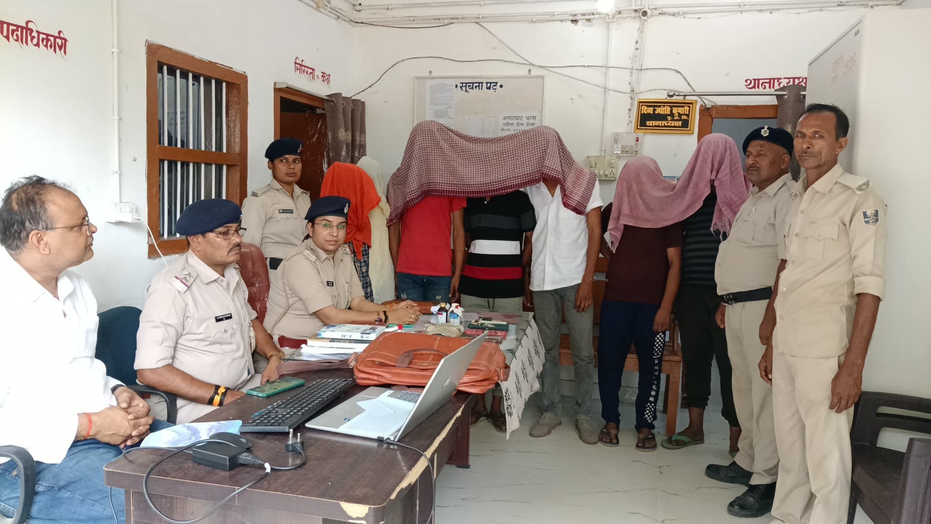 Samastipur : अंगार घाट में प्रतिबंधित कफ सीरप के साथ सात ड्रग तस्कर गिरफ्तार