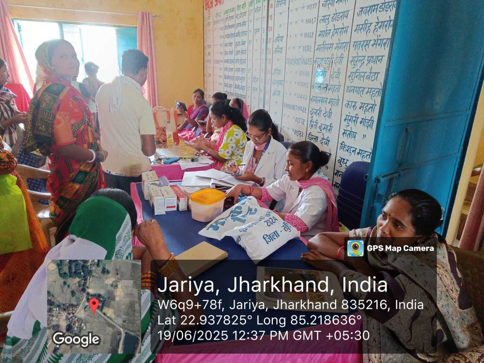 शिविर में योजनाओं की जानकारी दी गयी