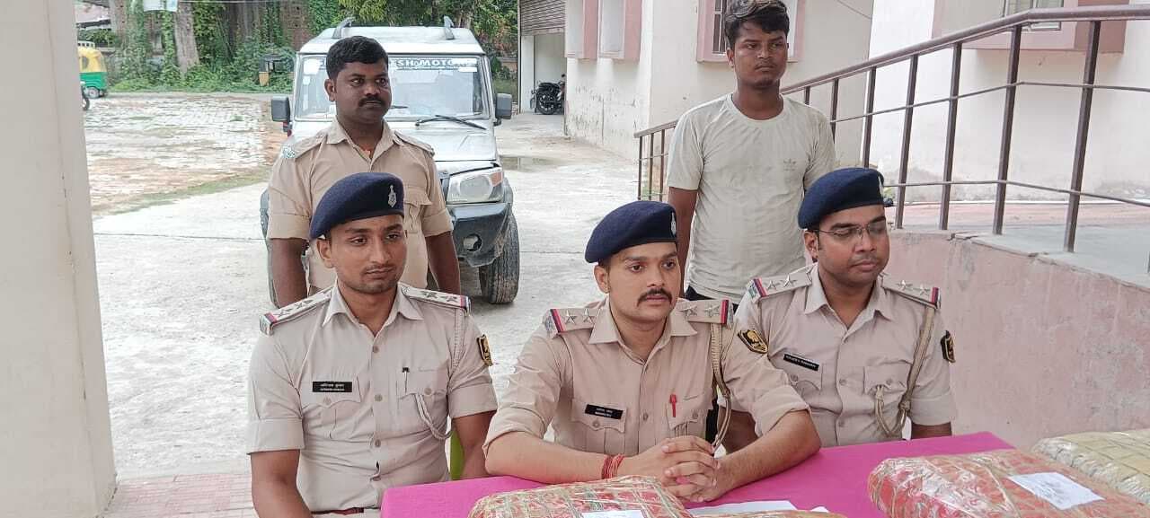 Motihari: 30 किलोग्राम गांजा के साथ बोलेरो चालक गिरफ्तार