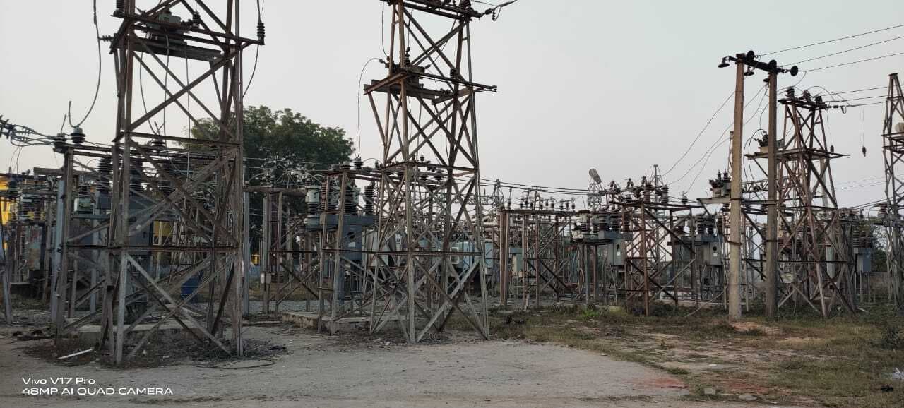 गड़हनी में बिजली कटौती व कर्मियों के मनमानी से उपभोक्ता कर रहे त्राहिमाम