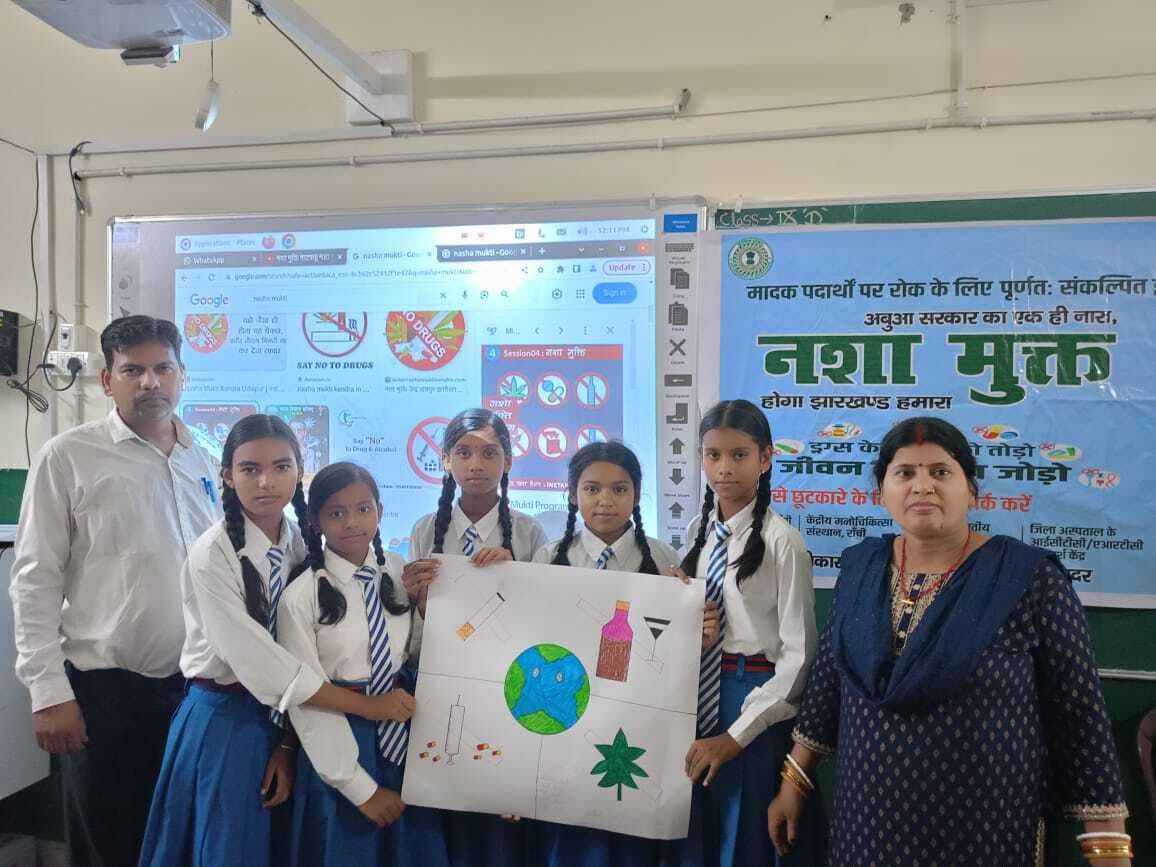 सीएम एसओइ गर्ल्स स्कूल में नशा मुक्ति पर प्रतियोगिताएं आयोजित
