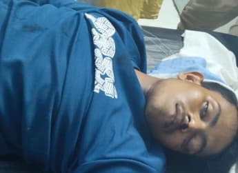 सड़क हादसे में बाइक सवार दो युवक जख्मी