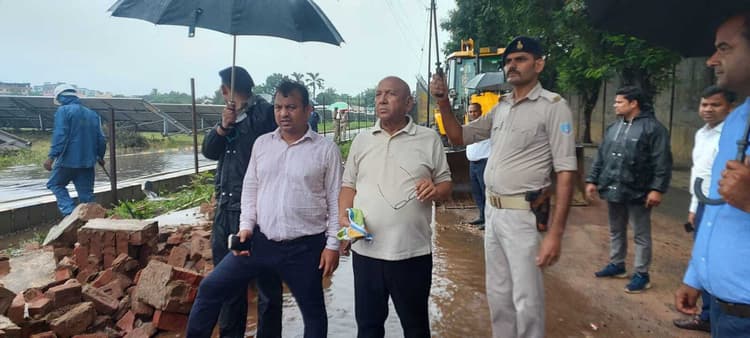 Jamshedpur news. जल-मल निकासी एवं अन्य जनसुविधा संरचनाओं की अनदेखी और उन्हें बाधित करना जल जमाव का बड़ा कारण : सरयू