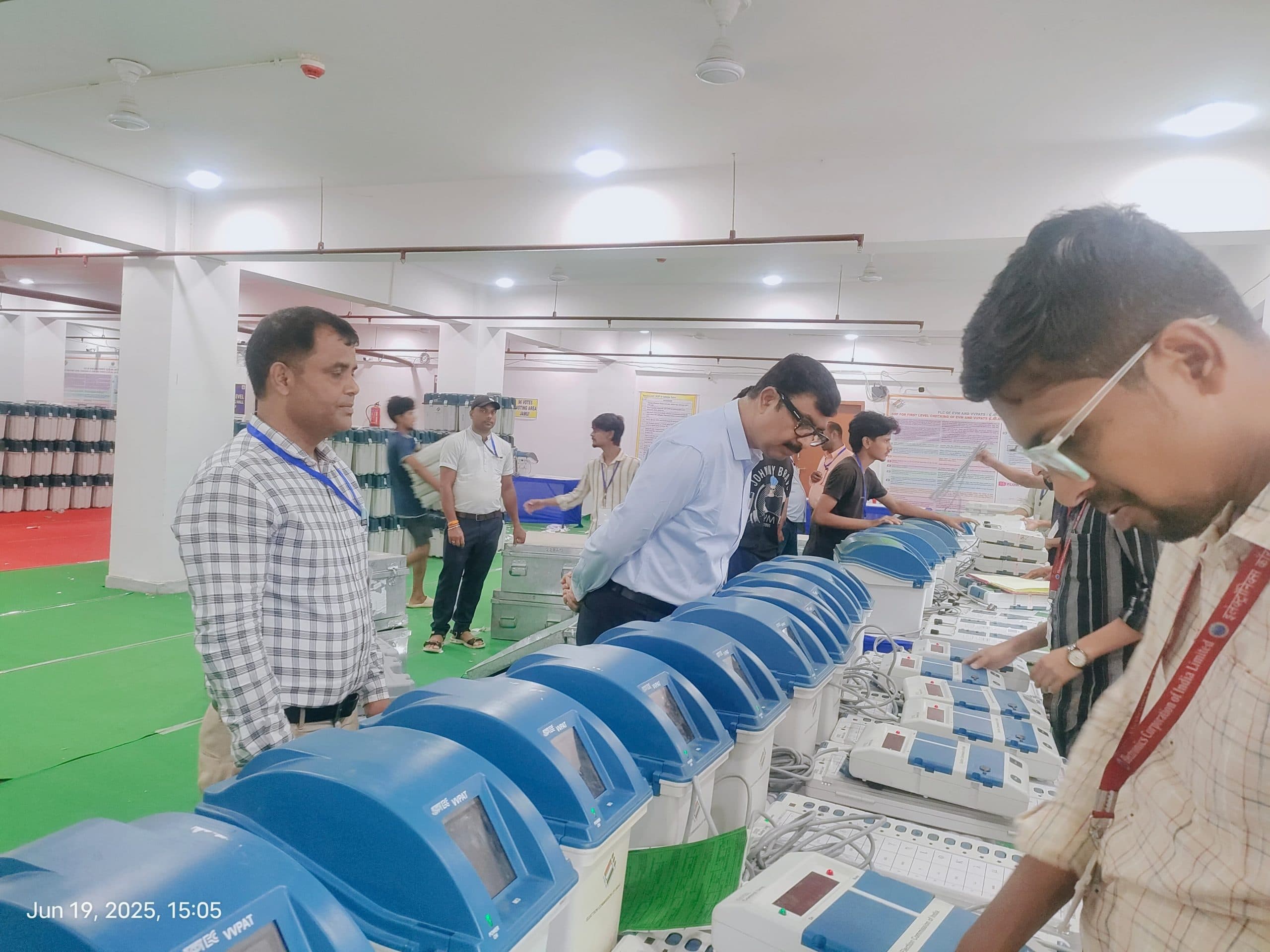 जिला निर्वाचन पदाधिकारी श्री नवीन ने सोनपे वेयरहाउस का किया निरीक्षण