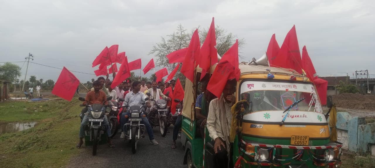 जमीन अधिग्रहण में सक्रिय हैं बिचौलिये, विरोध में निकाली रैली