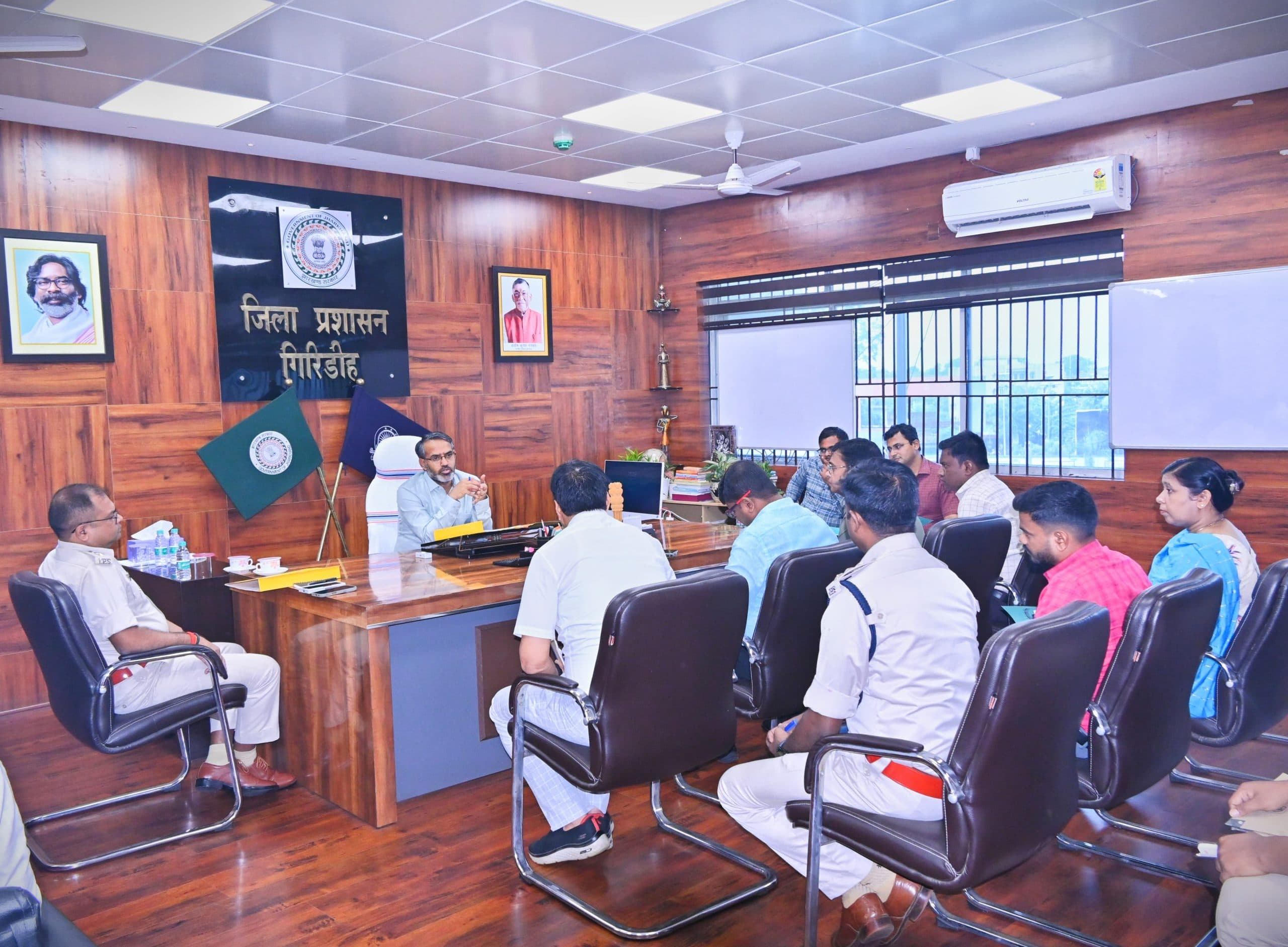 Giridih News :हिट एंड रन से मामलों का समय पर करें निराकरण : डीसी