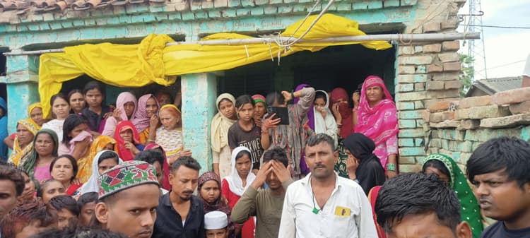 Madhubani News : शादी समारोह में शामिल होने जा रहे परिवार के साथ हादसा, ई रिक्शा में लगी आग