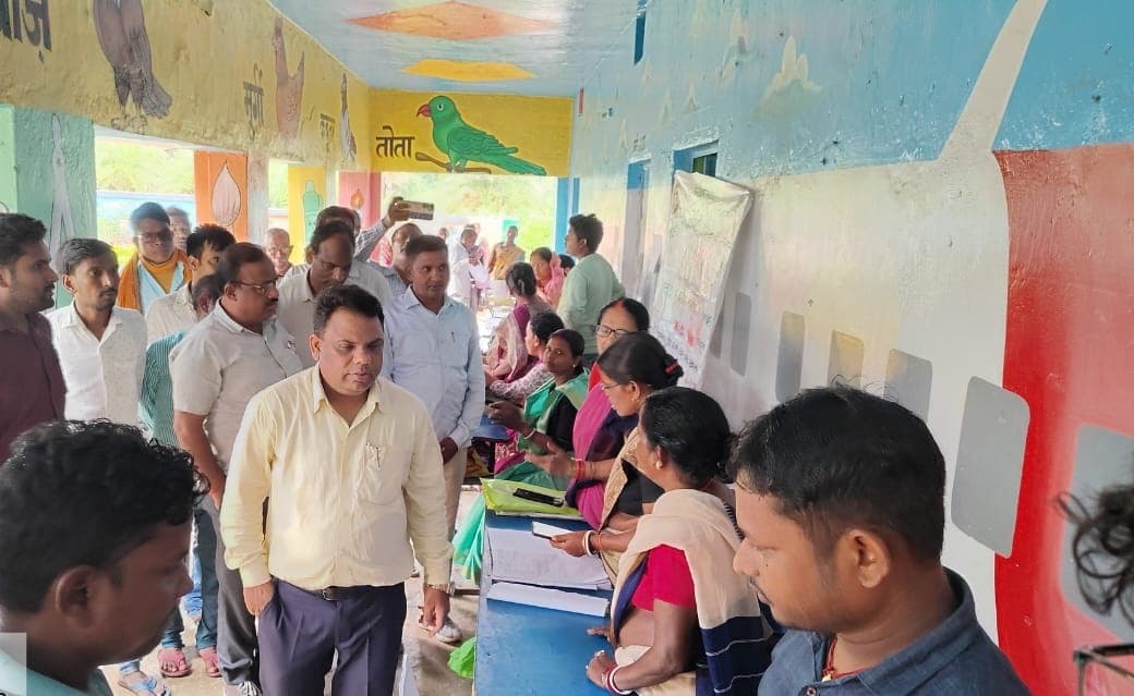 Bokaro News : लाभुकों को मिला याेजनाओं का लाभ, किया जागरूक