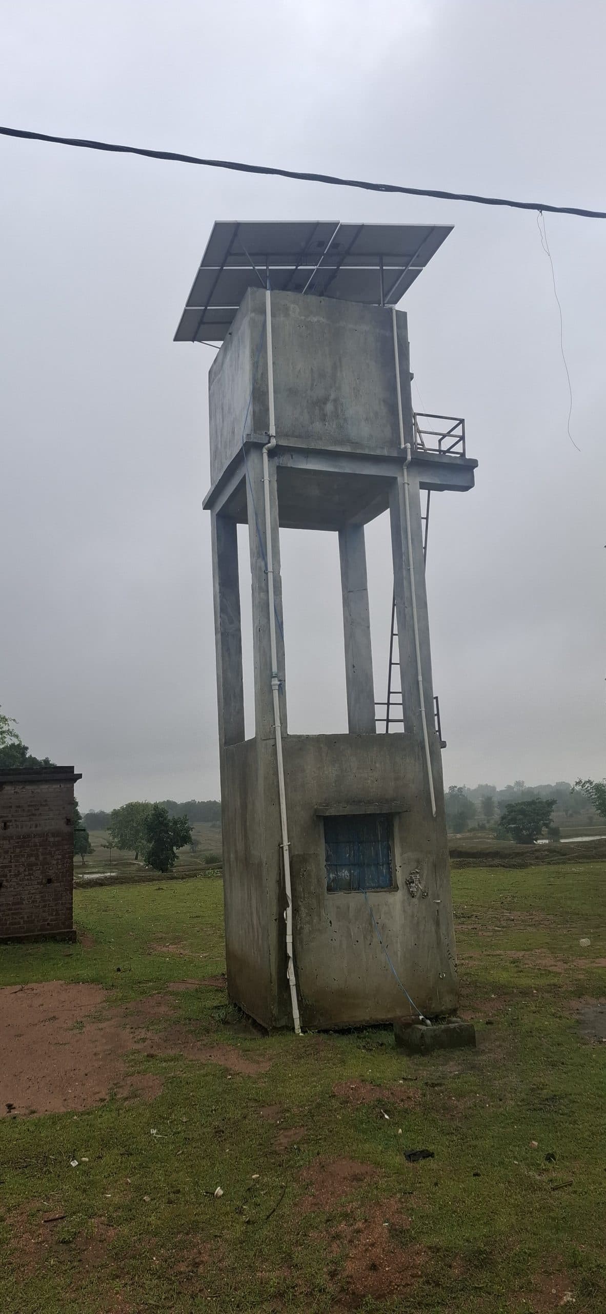 Giridih News :जलमीनार बनने के दो वर्ष बाद भी लोगों को नहीं मिला पानी