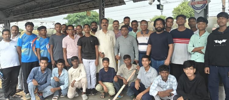 Bokaro News : बोकारो के हॉकी खिलाड़ी जमशेदपुर गये