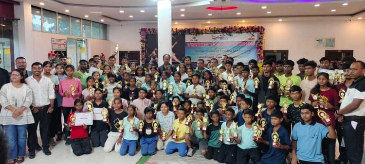 Fencing : झारखंड राज्य फेंसिंग में रांची विजेता, रामगढ़ को उपविजेता का खिताब