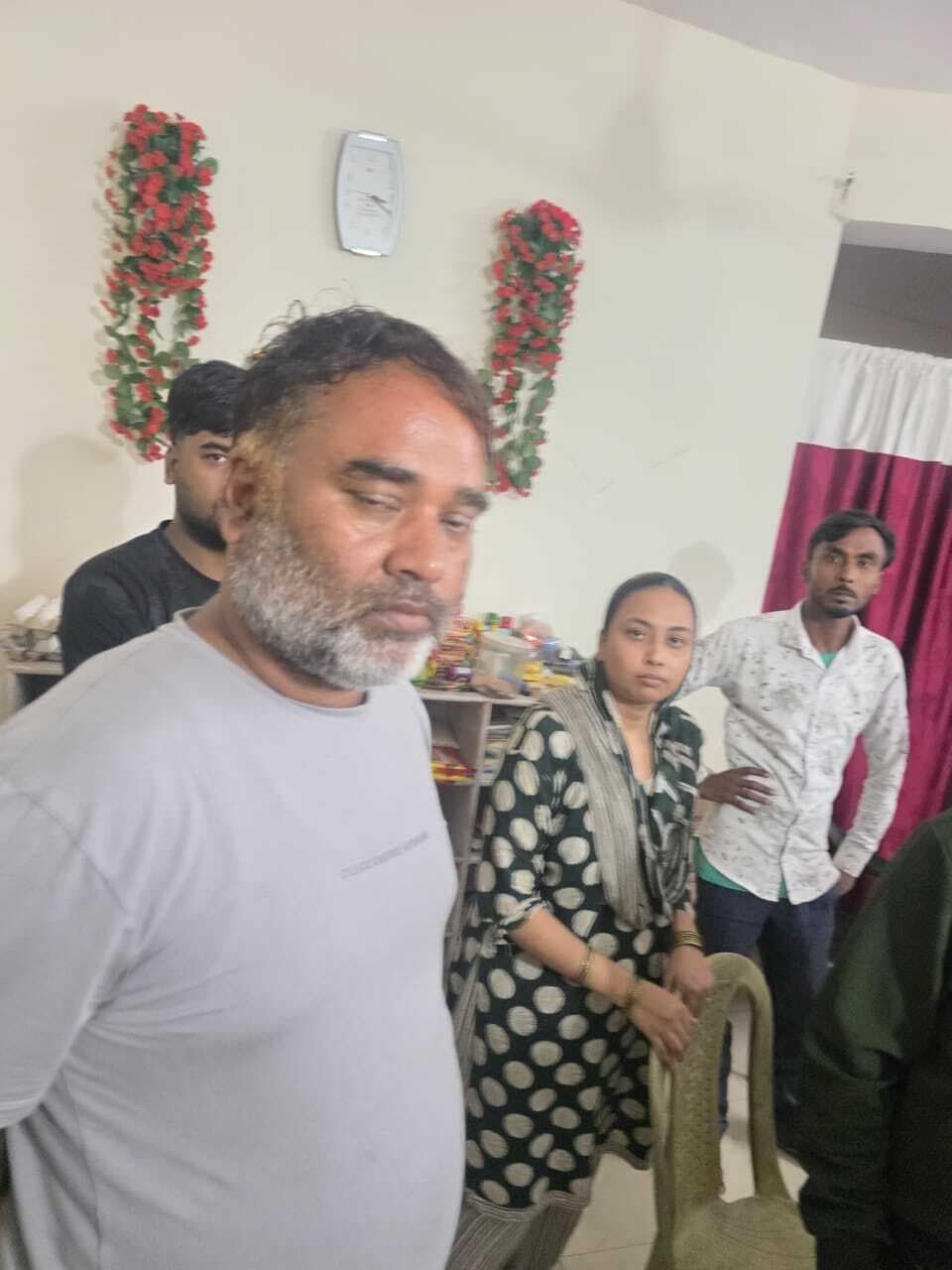 Jamshedpur News : जल जीवन मिशन योजना घोटाला मामले में सीबीआइ का आजादनगर में छापा, महिला का मोबाइल जब्त, परिजनों ने किया हंगामा