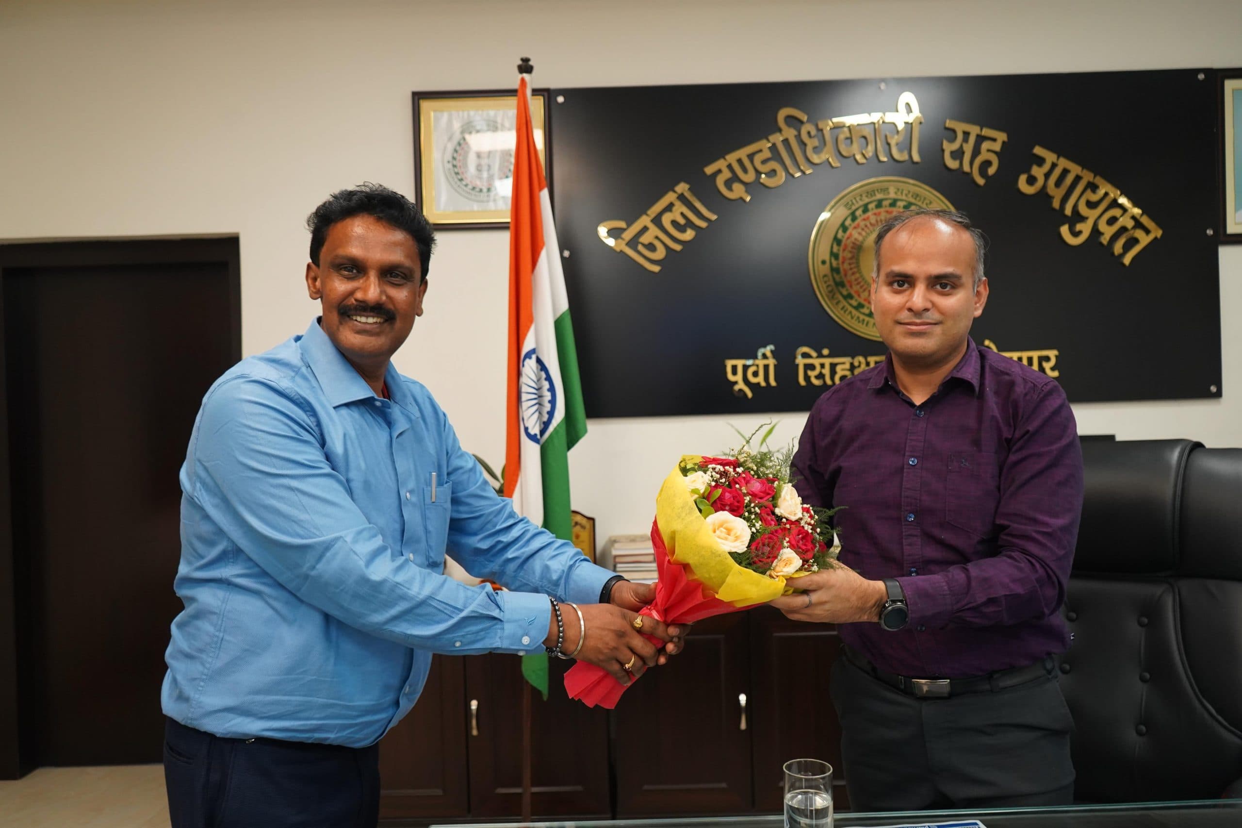 Jamshedpur News : नव पदस्थापित डीडीसी ने ग्रहण किया पदभार, उपायुक्त से की मुलाकात