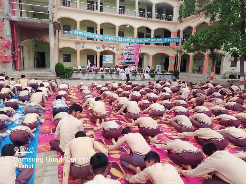 पाराडाइज चिल्ड्रेन एकेडमी में बच्चों को योग का कराया गया रिहर्सल
