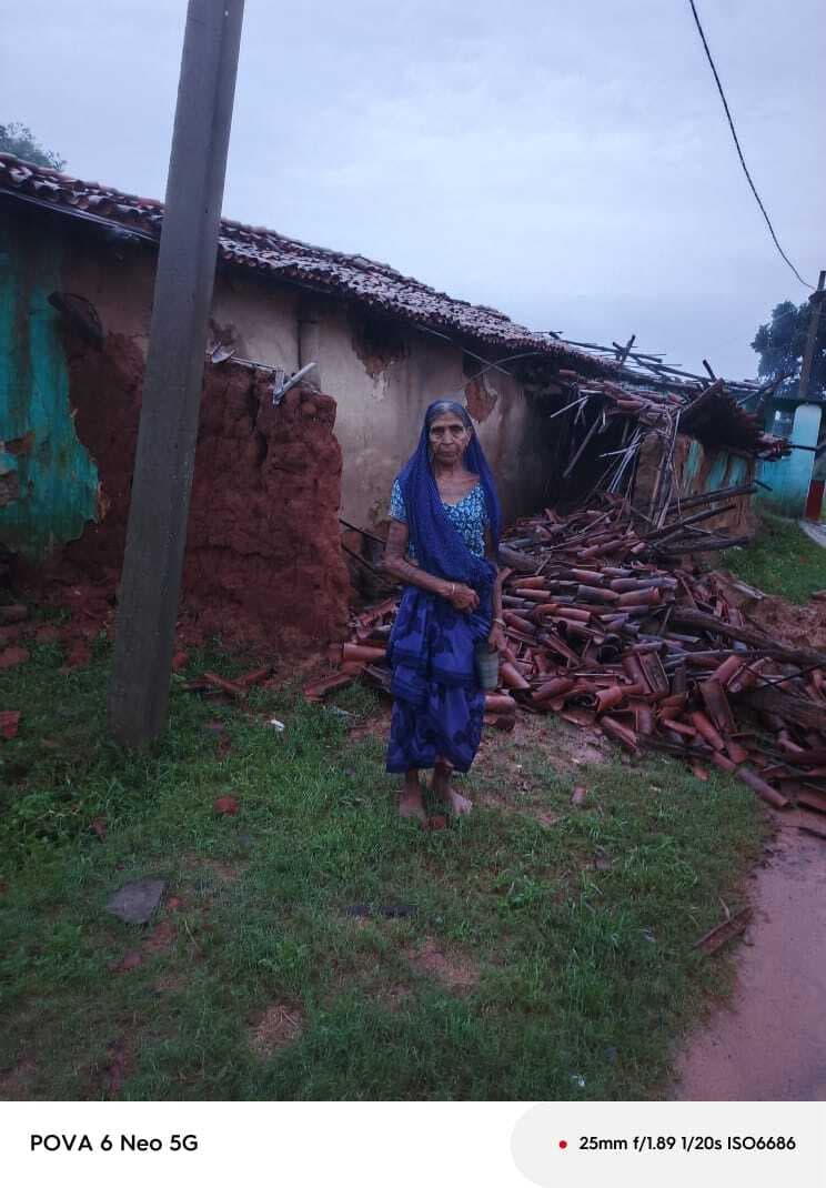 बारिश से घर गिरे व जल-जमाव से परेशानी