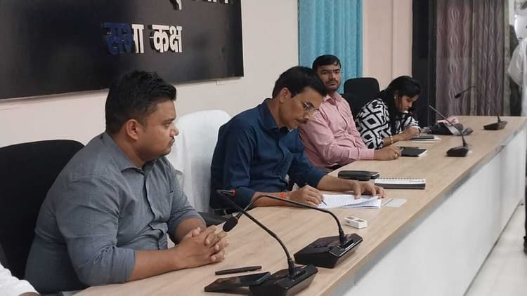 जनता दरबार में 34 आवेदनों पर सुनवाई