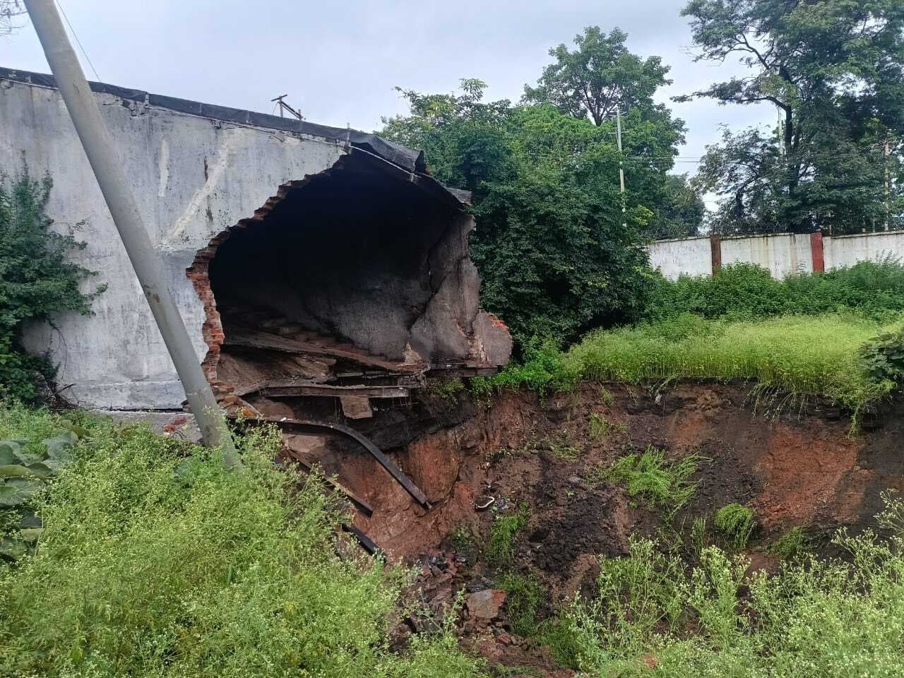 बारिश में राय कोलियरी का पंखा घर धंसा, कई पुल-पुलिया क्षतिग्रस्त