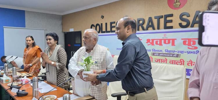 जिले के प्रभारी मंत्री ने की बाढ़ पूर्व तैयारी की समीक्षा, दिये कई निर्देश