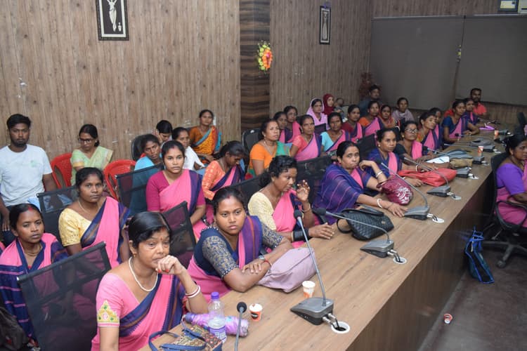 आंगनबाड़ी सेविकाओं को पोषण ट्रैकर ऐप व फेस रिकॉग्निशन सिस्टम का प्रशिक्षण