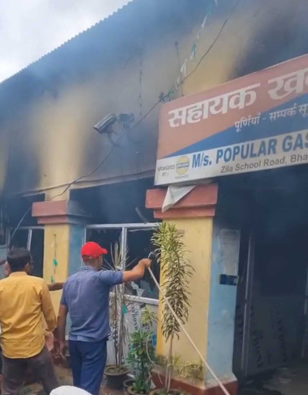 सहायक खजांची थाना में लगी आग से मालखाना का सामान राख