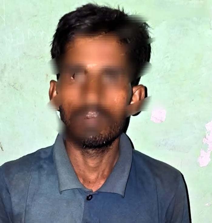 पुलिस ने की गैरेजों में लगे वाहनों की जांच, संचालक गिरफ्तार