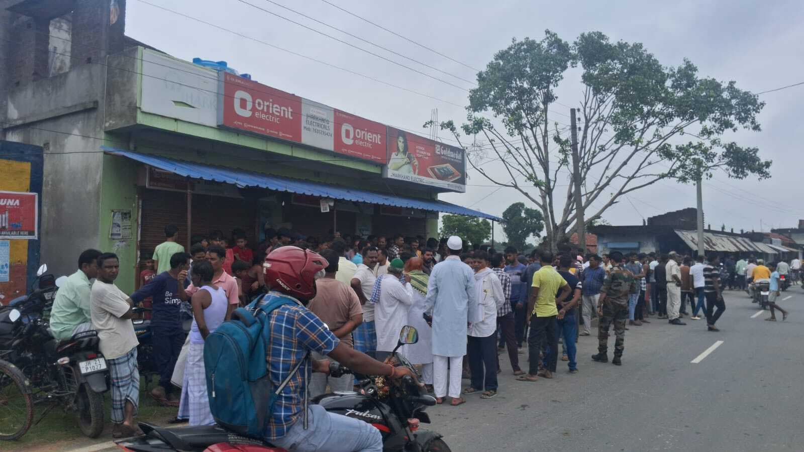 ढेकीपाड़ा में युवक ने दुकान में फंदे से लटक कर दी जान