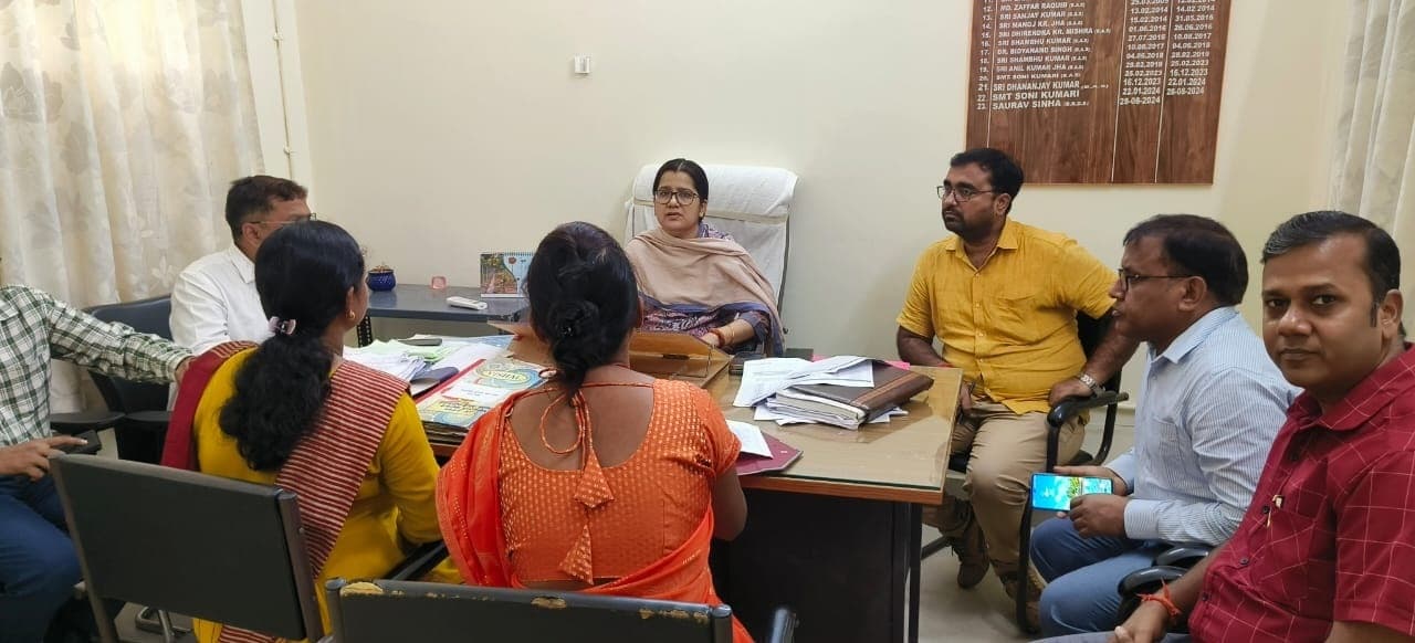 संचिकाओं की डीडीसी ने की जांच