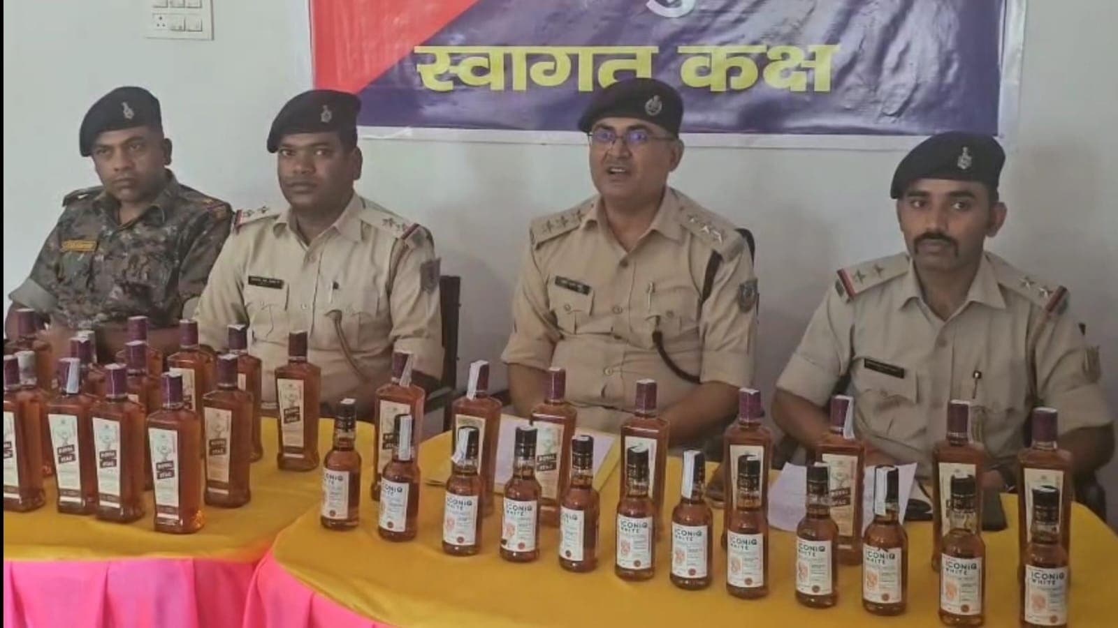 Bokaro News : दो लाख रुपये की विदेशी शराब जब्त