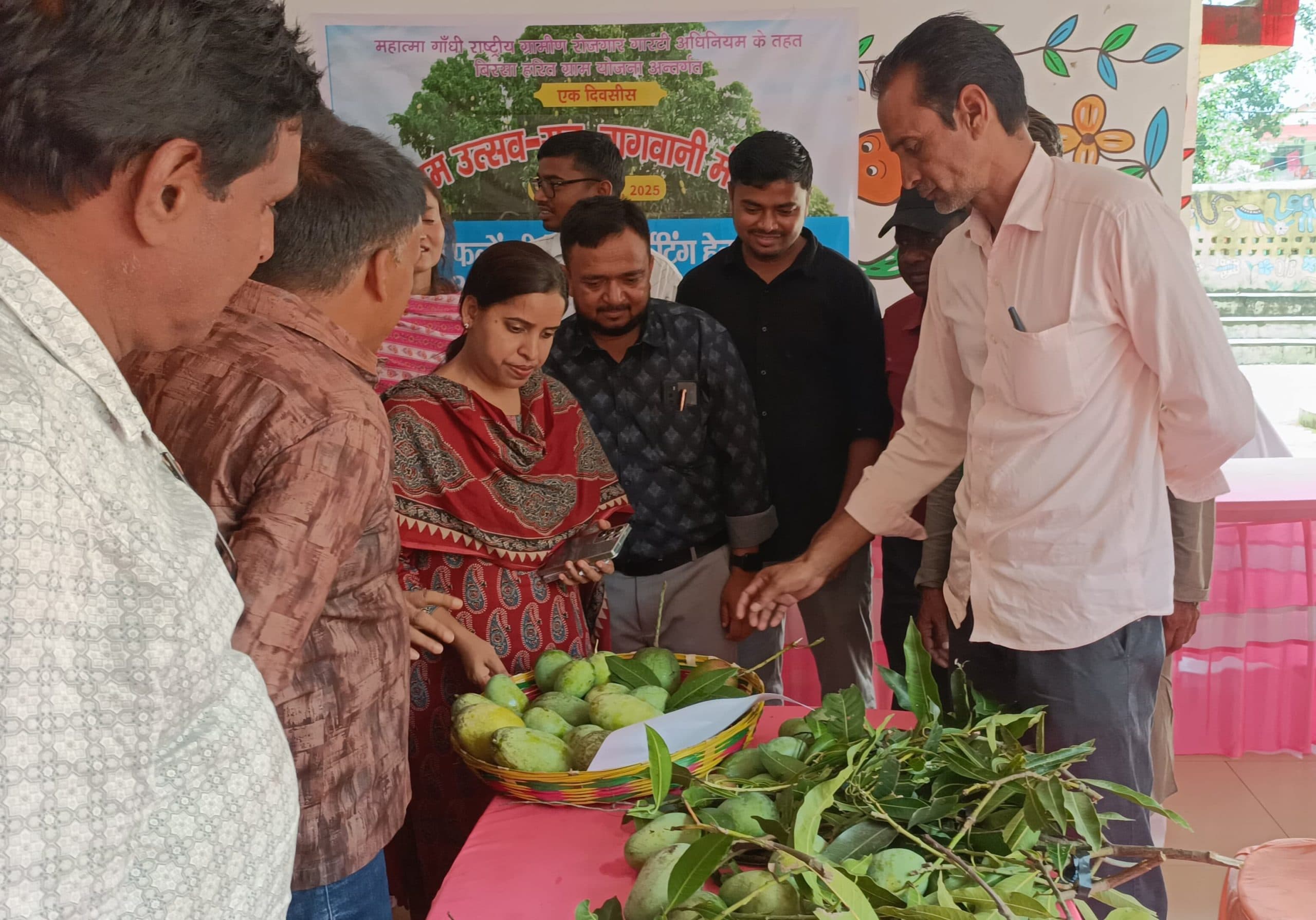 Giridih News :किसी ने आम्रपाली, तो किसी दसहरी, फजली, मालदा, तोतापरी का किया प्रदर्शन