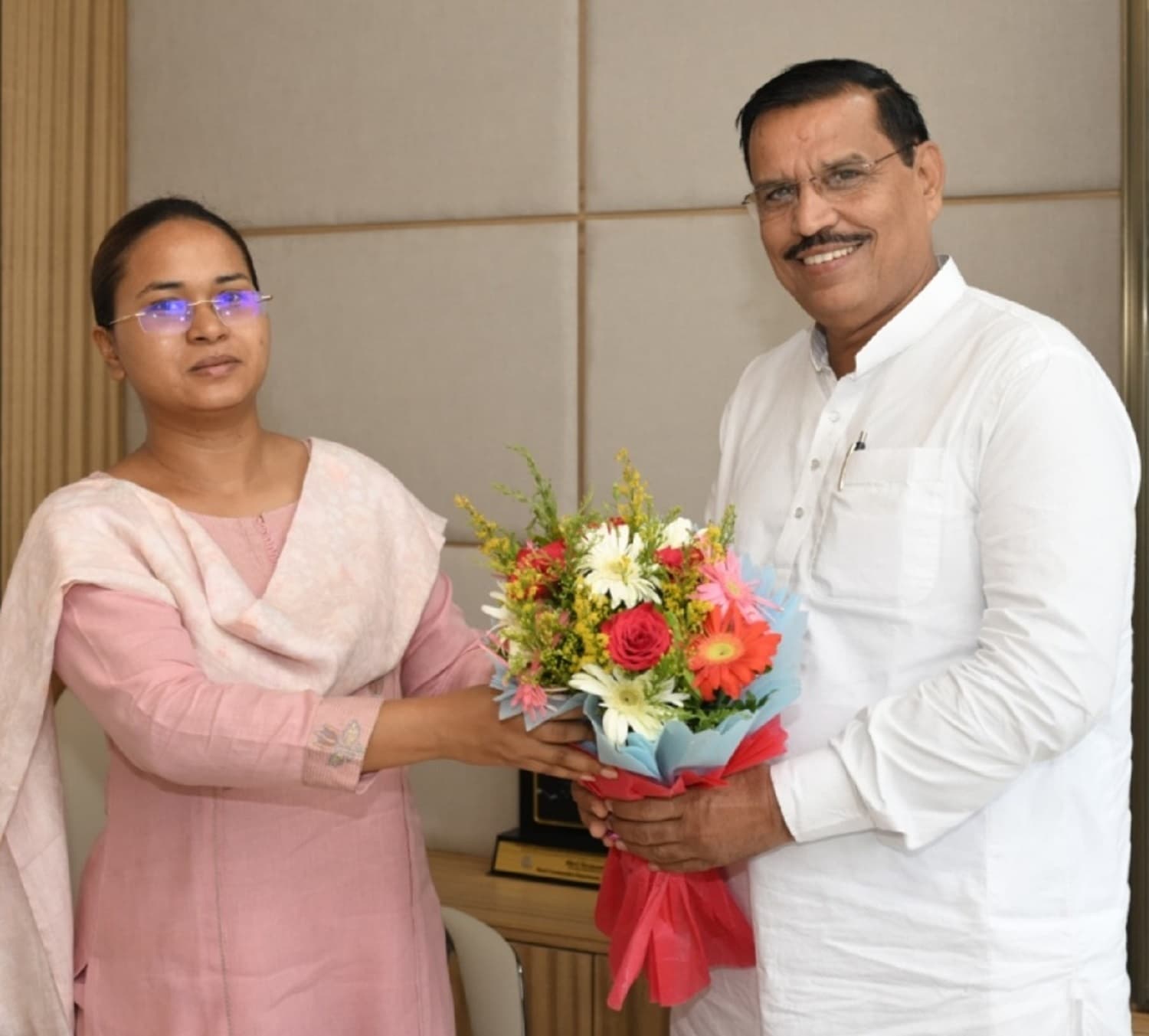 Bokaro News : मंत्री को योजनाओं में व्याप्त अनियमितताओं से कराया अवगत