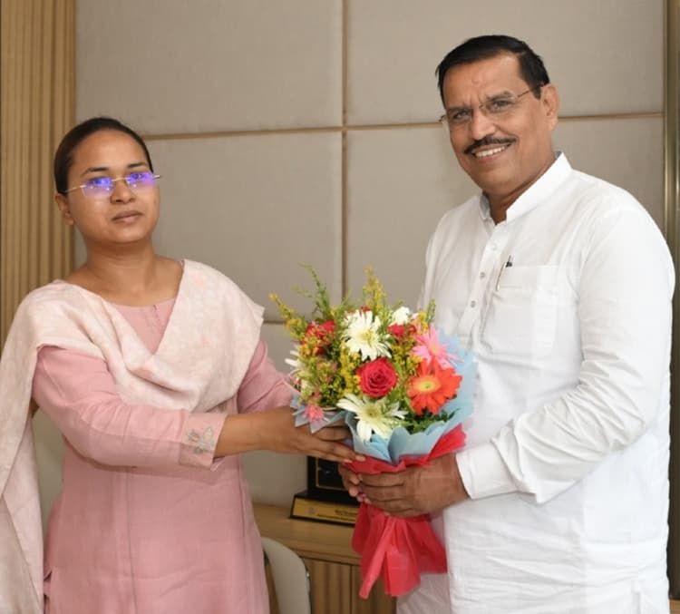 Bokaro News : मंत्री को योजनाओं में व्याप्त अनियमितताओं से कराया अवगत