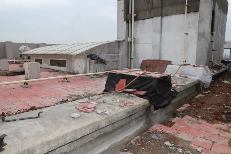 Jamshedpur News : प्रभात इंपैक्ट : डीसी ने लिया संज्ञान, एमजीएम की नयी बिल्डिंग की 48 घंटे में हुई मरम्मत