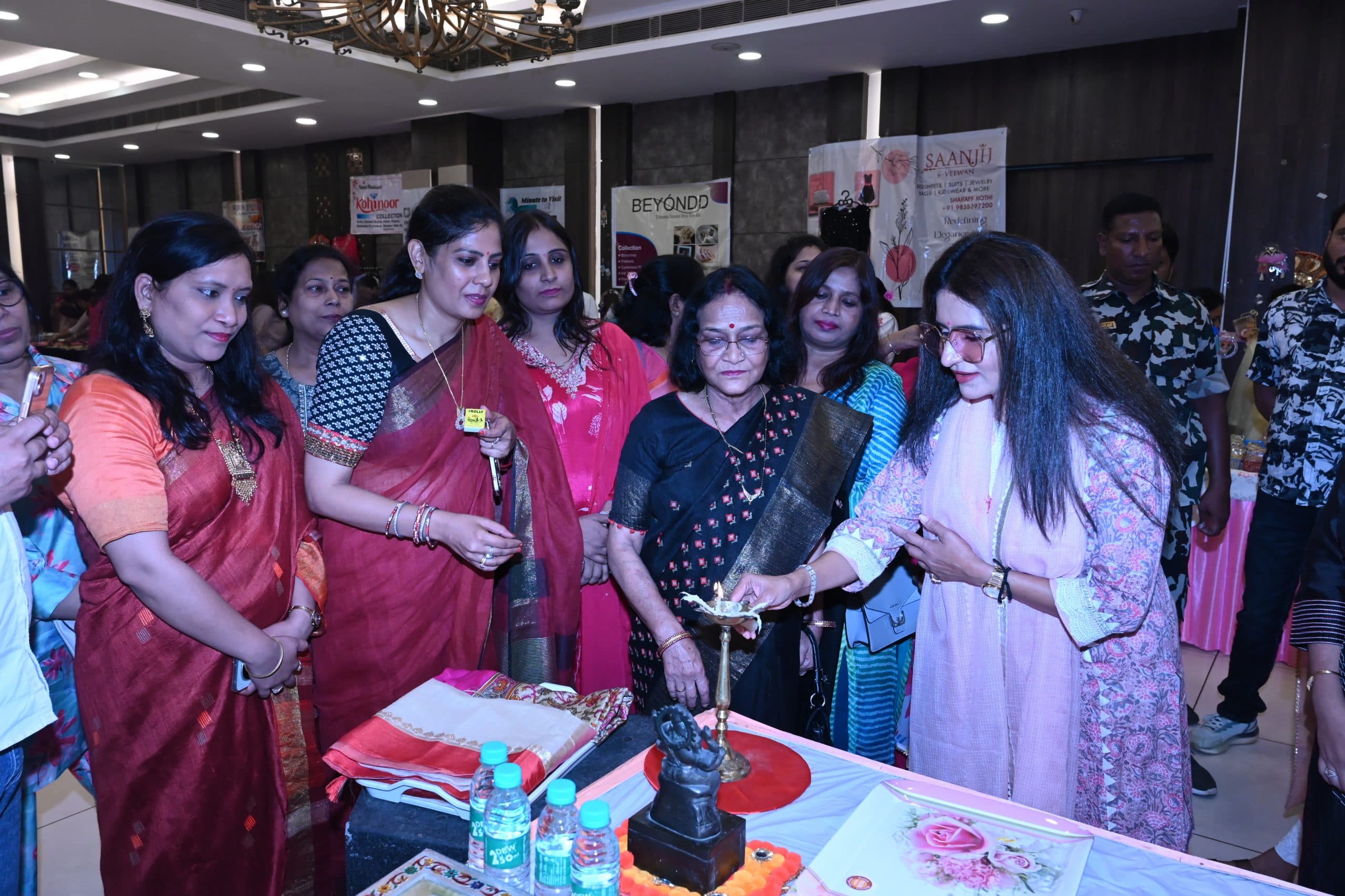 Deoghar News : प्रदर्शनी में बायोडिग्रेडेबल सामग्री बनीं आकर्षण का केंद्र