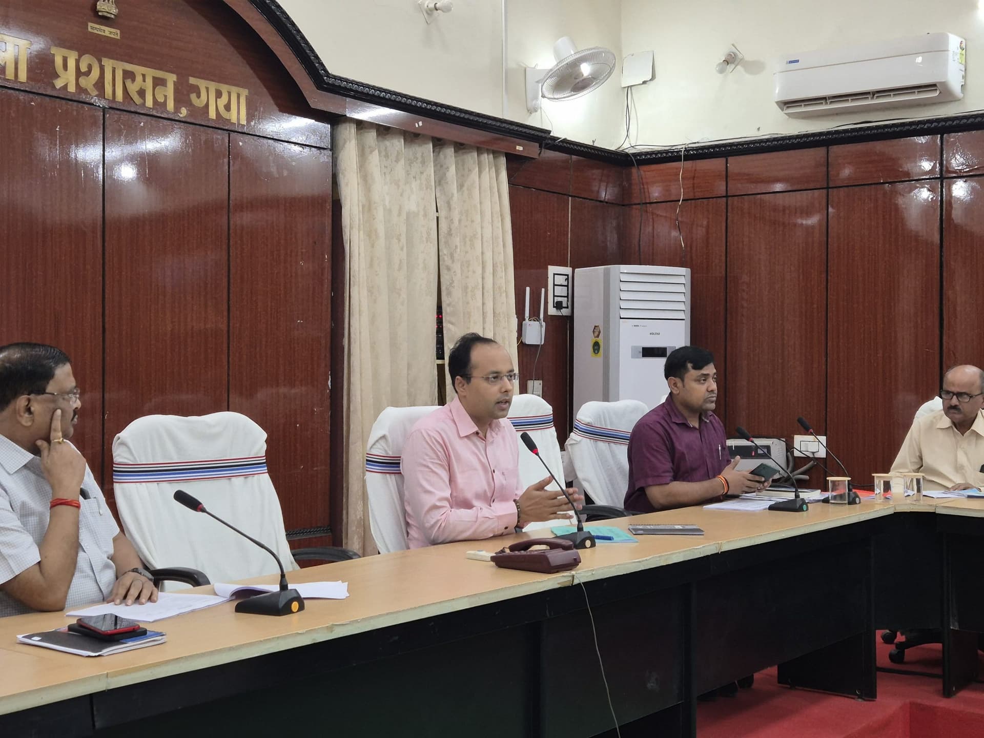 नये रोस्टर के मुताबिक समय पर अस्पतालों में पहुंचेंगे डॉक्टर : डीएम