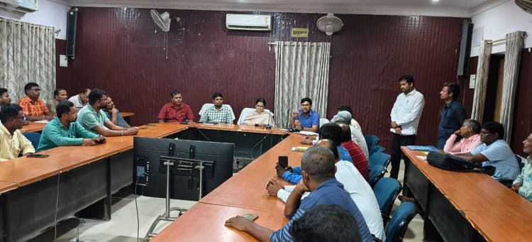 डीडीसी ने की निर्वाचन संबंधी कार्यों की समीक्षा