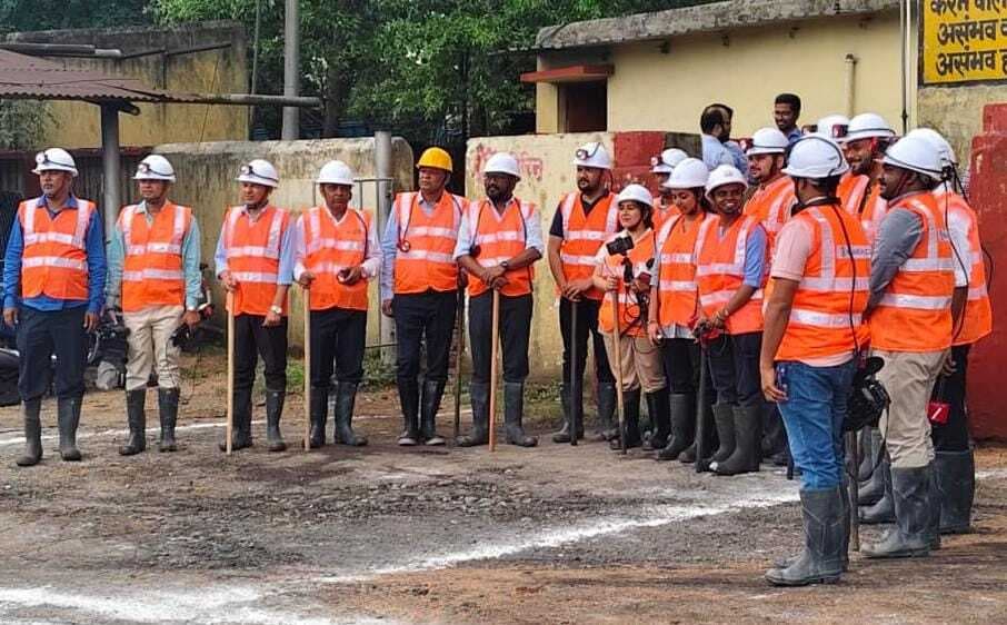 दिल्ली से आयी मीडिया व मंत्रालय की टीम ने देखा उत्पादन कार्य