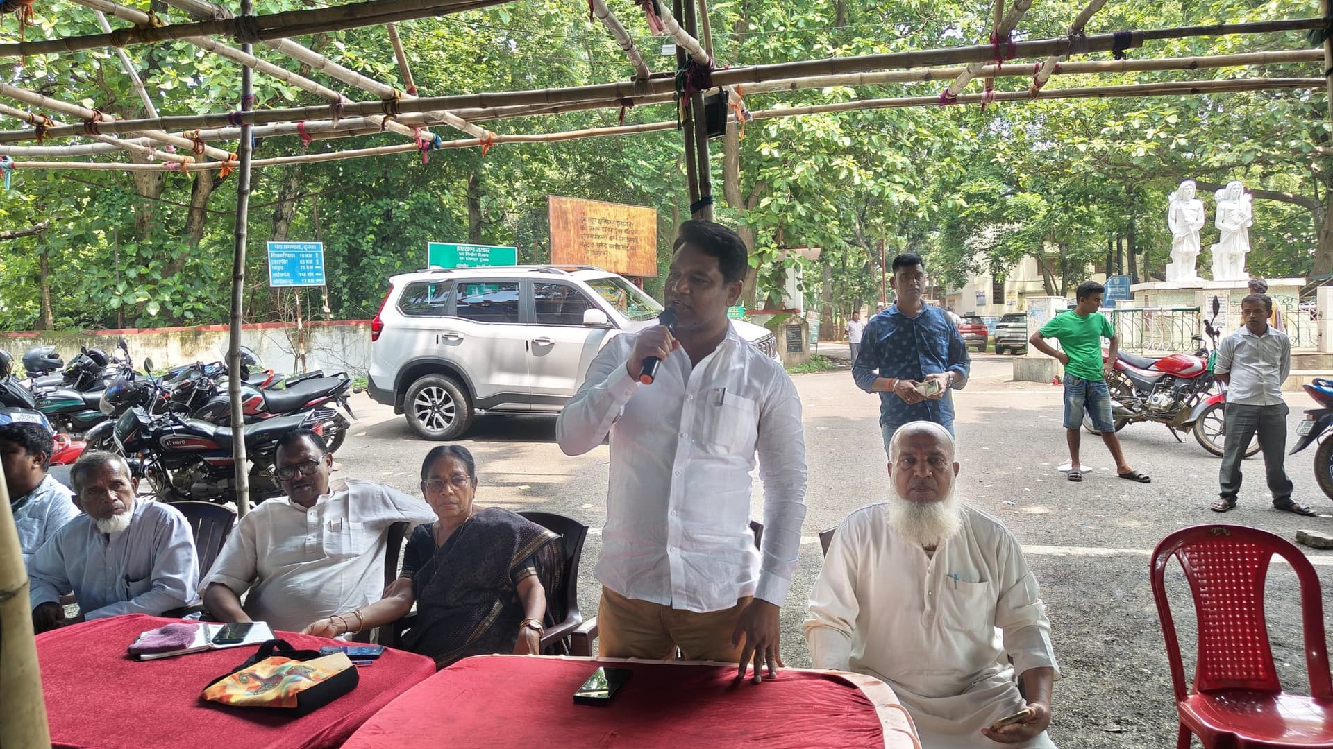 हूल दिवस की तैयारियों को लेकर काठीकुंड में झामुमो ने की चर्चा